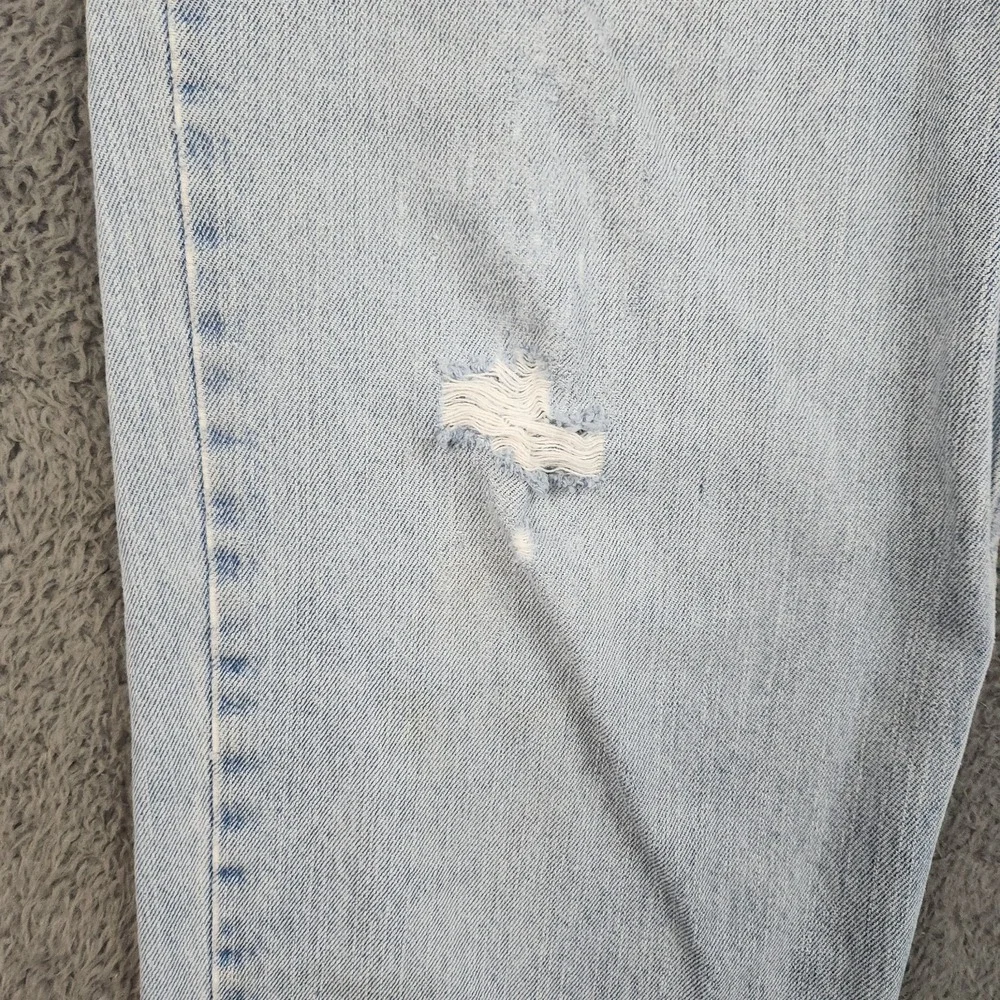 Levis natural distress